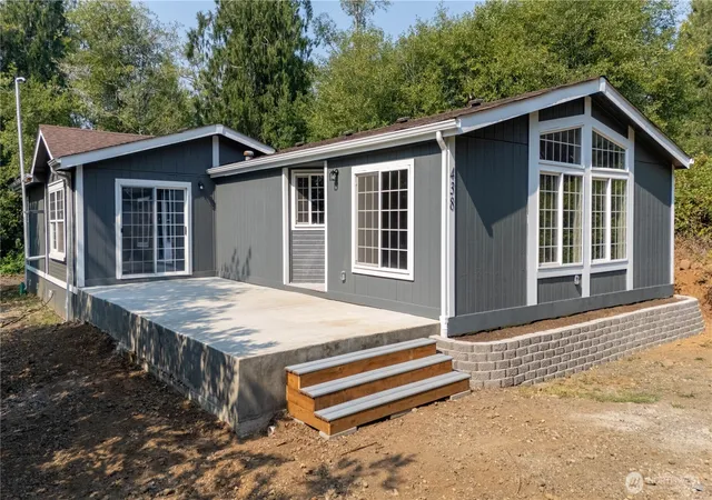 Photo 1 of Manufactured home for sale at 438 E Mommsen St, Mc Cleary, WA 98557 | MLS# NWM2565673 | Listing updated on 2026-09-23