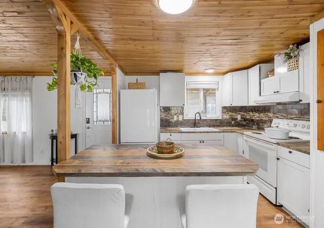 Photo 4 of Manufactured home for sale at 13118 Lost Lake Rd #16, Snohomish, WA 98296 | MLS# NWM2565693 | Listing updated on 2026-09-23