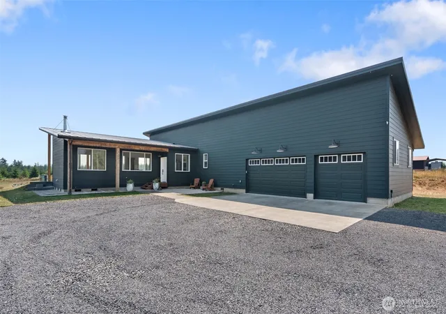 Photo 3 of Sale Pending at 115 Weatherby Ln, Chehalis, WA 98532 | MLS# NWM2565701 | Listing updated on 2026-09-29