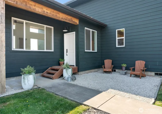 Photo 4 of Sale Pending at 115 Weatherby Ln, Chehalis, WA 98532 | MLS# NWM2565701 | Listing updated on 2026-09-29