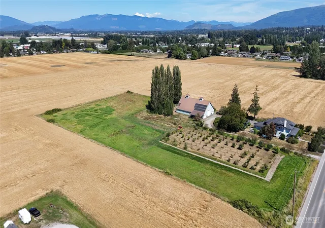 Photo 3 of Single family home for sale at 17439 Mclean Rd, Mount Vernon, WA 98273 | MLS# NWM2565710 | Listing updated on 2026-09-23