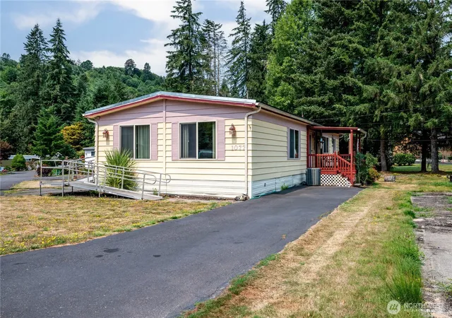 Manufactured home for sale at 1077 Coal Crk Rd, Longview, WA 98632 | MLS# NWM2565718