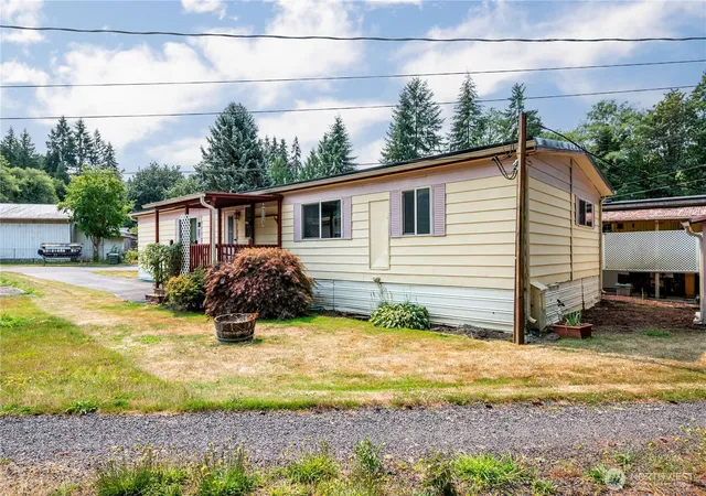 Photo 2 of Manufactured home for sale at 1077 Coal Crk Rd, Longview, WA 98632 | MLS# NWM2565718 | Listing updated on 2026-09-29