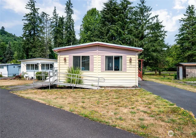 Photo 3 of Manufactured home for sale at 1077 Coal Crk Rd, Longview, WA 98632 | MLS# NWM2565718 | Listing updated on 2026-09-29