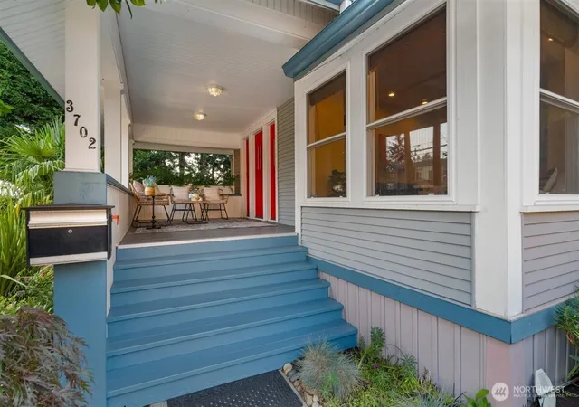Photo 2 of Single family home for sale at 3702 Sw Austin St, Seattle, WA 98126 | MLS# NWM2565726 | Listing updated on 2026-09-30