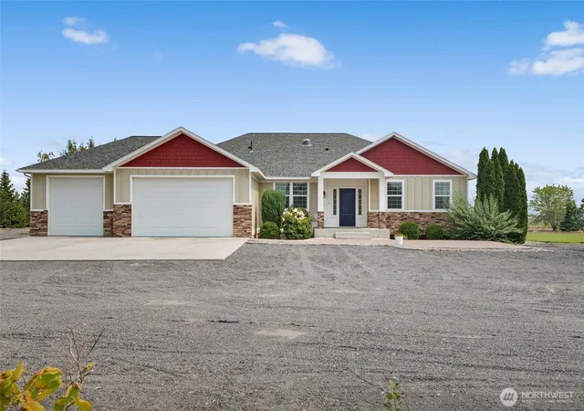 Photo 3 of Single family home for sale at 5165 Rd E7 Ne, Moses Lake, WA 98837 | MLS# NWM2565731 | Listing updated on 2026-09-23