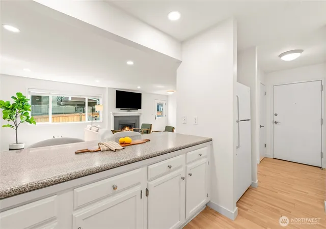 Photo 3 of Condo for sale at 555 Prospect St #1, Seattle, WA 98109 | MLS# NWM2565734 | Listing updated on 2026-09-23