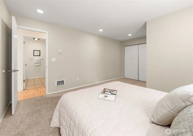 Photo 4 of Condo for sale at 555 Prospect St #1, Seattle, WA 98109 | MLS# NWM2565734 | Listing updated on 2026-09-23