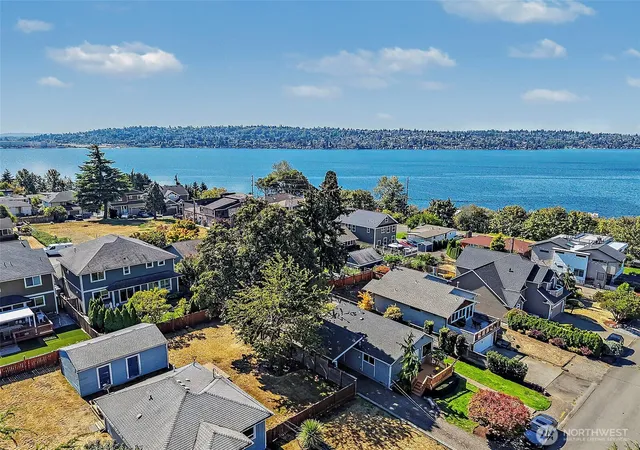 Photo 2 of Sale Pending at 805 N 31st Street, Renton, WA 98056 | MLS# NWM2565742 | Listing updated on 2026-09-25