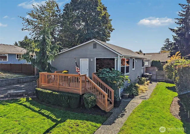 Photo 4 of Sale Pending at 805 N 31st Street, Renton, WA 98056 | MLS# NWM2565742 | Listing updated on 2026-09-25