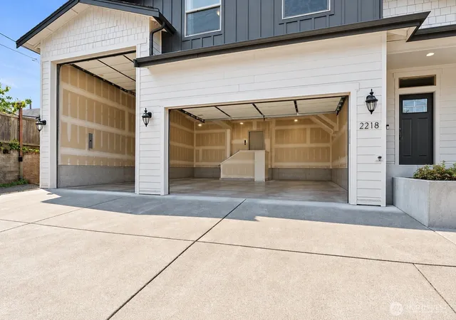 Photo 3 of Single family home for sale at 2218 N Huson, Tacoma, WA 98406 | MLS# NWM2565745 | Listing updated on 2026-09-30