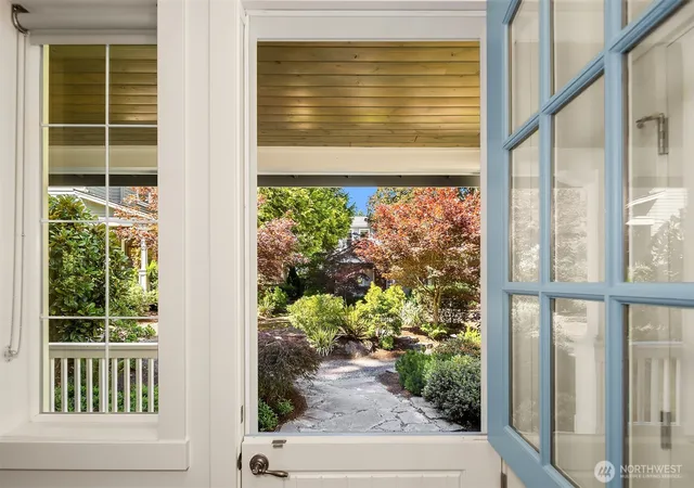 Photo 4 of Single family home for sale at 9417 NE 128th Street, Kirkland, WA 98034 | MLS# NWM2565750 | Listing updated on 2026-09-25