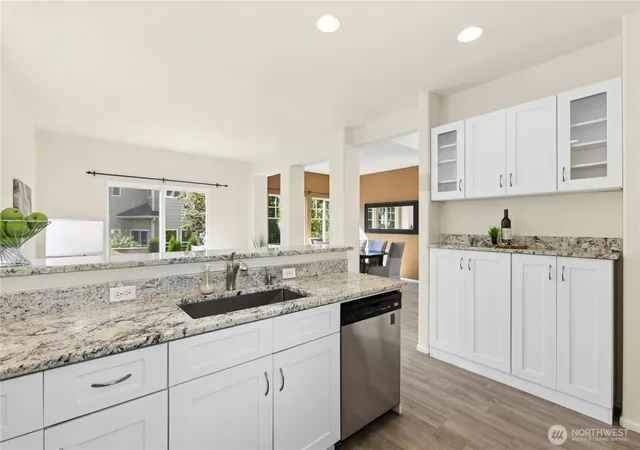 Photo 4 of Single family home for sale at 25211 SE 43rd Way, Sammamish, WA 98029 | MLS# NWM2565754 | Listing updated on 2026-09-29