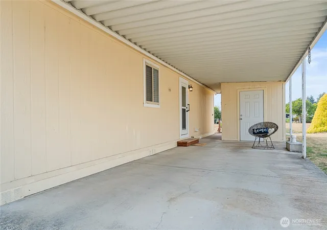 Photo 4 of Manufactured home for sale at 836 Harman Way S #46, Orting, WA 98360 | MLS# NWM2565756 | Listing updated on 2026-09-23