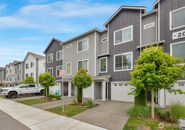 Townhouse for sale at 2009 101st Avenue SE #3, Lake Stevens, WA 98258 | MLS# NWM2565762