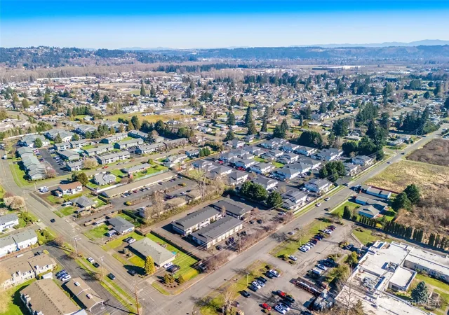 Photo 3 of Sale Pending at 921 12th Avenue Se, Puyallup, WA 98372 | MLS# NWM2565784 | Listing updated on 2026-08-07