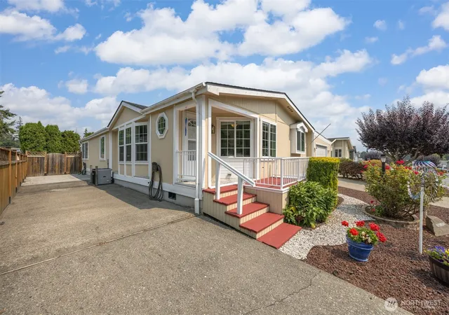 Photo 2 of Manufactured home for sale at 3802 James St #39, Bellingham, WA 98226 | MLS# NWM2565797 | Listing updated on 2026-09-23