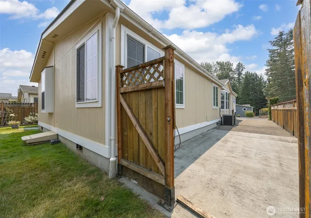Photo 3 of Manufactured home for sale at 3802 James St #39, Bellingham, WA 98226 | MLS# NWM2565797 | Listing updated on 2026-09-23