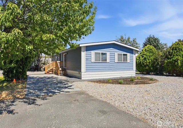 Photo 1 of Manufactured home for sale at 4815 Airway Dr Ne #104, Moses Lake, WA 98837 | MLS# NWM2565806 | Listing updated on 2026-09-23