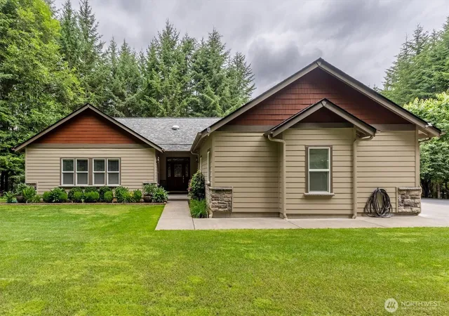 Photo 1 of Single family home for sale at 347 Ferncrest Rd, Longview, WA 98632 | MLS# NWM2565812 | Listing updated on 2026-09-23