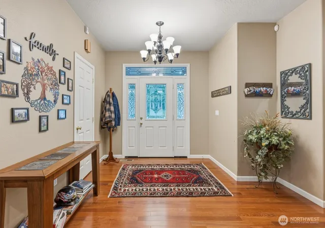 Photo 3 of Single family home for sale at 347 Ferncrest Rd, Longview, WA 98632 | MLS# NWM2565812 | Listing updated on 2026-09-23