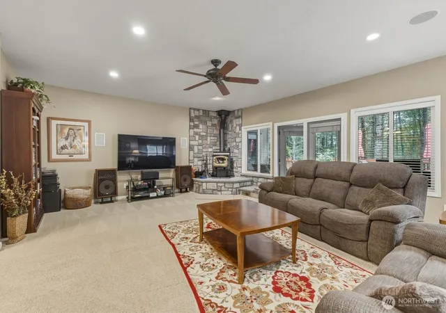 Photo 4 of Single family home for sale at 347 Ferncrest Rd, Longview, WA 98632 | MLS# NWM2565812 | Listing updated on 2026-09-23