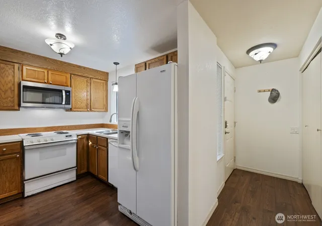 Photo 4 of Townhouse for sale at 7730 196th Street SW #10, Edmonds, WA 98026 | MLS# NWM2565825 | Listing updated on 2026-09-23