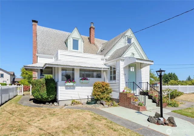 Photo 1 of Single family home for sale at 432 E Front St, Port Angeles, WA 98362 | MLS# NWM2565835 | Listing updated on 2026-09-23