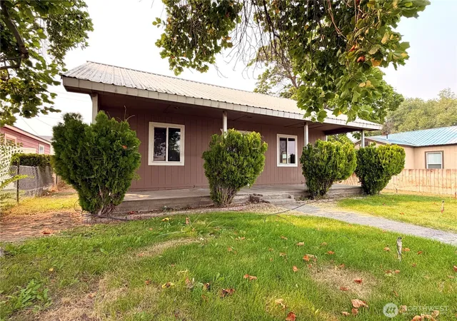 Photo 2 of Single family home for sale at 213 Bridge St S, Brewster, WA 98812 | MLS# NWM2565856 | Listing updated on 2026-09-28