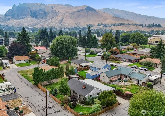 Photo 2 of Sale Pending at 15 Martin Pl, Wenatchee, WA 98801 | MLS# NWM2565866 | Listing updated on 2026-09-25