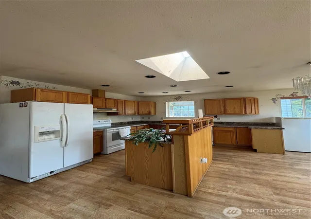 Photo 4 of Sale Pending at 5712 S Augusta St, Seattle, WA 98178 | MLS# NWM2565870 | Listing updated on 2026-09-28