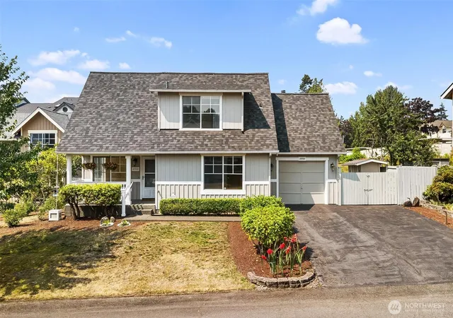 Single family home for sale at 10914 SE 169th Place, Renton, WA 98055 | MLS# NWM2565874