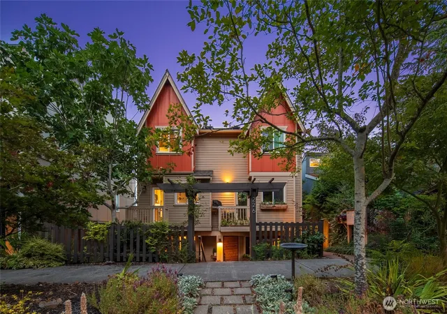Townhouse for sale at 226 B 26th Ave E, Seattle, WA 98112 | MLS# NWM2565890
