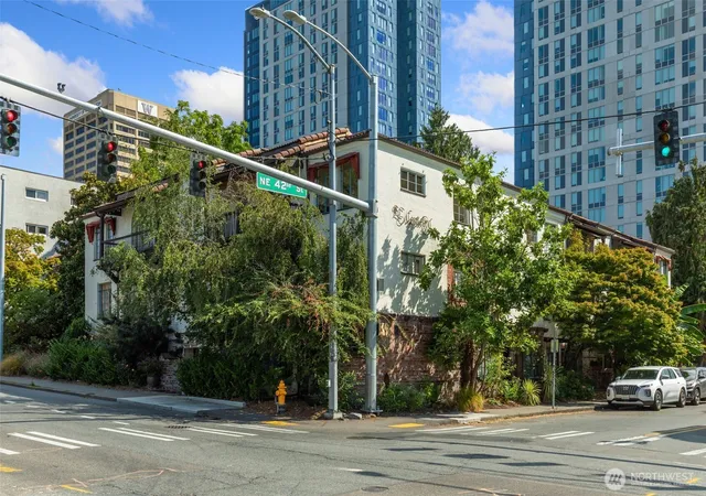 Photo 3 of Condo for sale at 4204 11th Avenue Ne #17, Seattle, WA 98105 | MLS# NWM2565910 | Listing updated on 2026-09-25