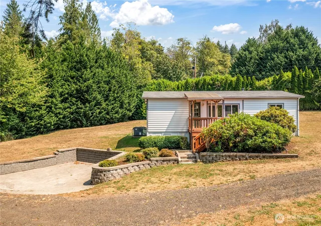 Photo 3 of Manufactured home for sale at 10110 Olalla Valley Rd Se, Olalla, WA 98359 | MLS# NWM2565985 | Listing updated on 2026-09-23