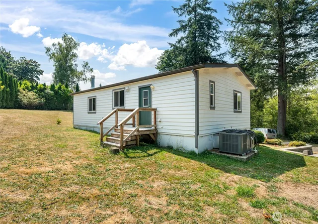 Photo 4 of Manufactured home for sale at 10110 Olalla Valley Rd SE, Olalla, WA 98359 | MLS# NWM2565985 | Listing updated on 2026-09-23
