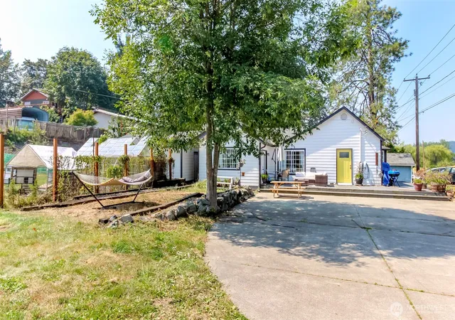 Photo 1 of Single family home for sale at 306 Sw 1st Street, South Prairie, WA 98385 | MLS# NWM2566027 | Listing updated on 2026-09-29