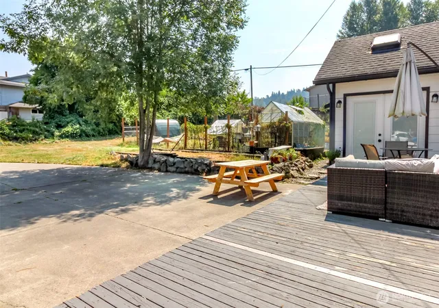 Photo 3 of Single family home for sale at 306 SW 1st Street, South Prairie, WA 98385 | MLS# NWM2566027 | Listing updated on 2026-09-29