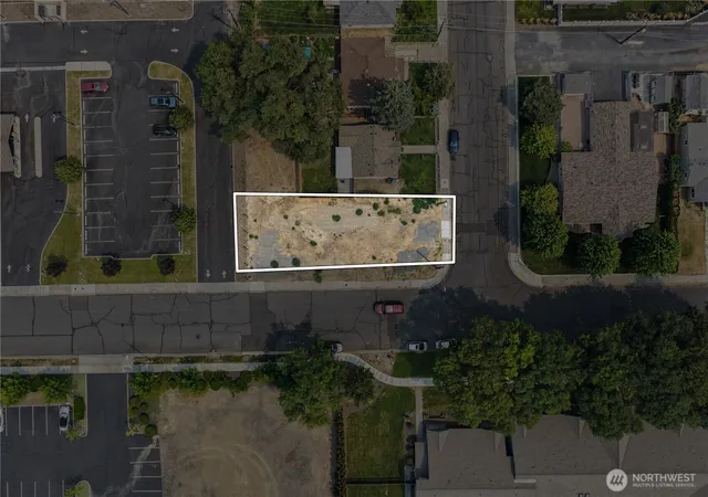 Photo 1 of Land for sale at 402 E Walnut Ave, Moses Lake, WA 98837 | MLS# NWM2566038 | Listing updated on 2026-10-03