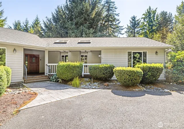 Photo 3 of Single family home for sale at 175 Alderview Dr, Port Angeles, WA 98362 | MLS# NWM2566042 | Listing updated on 2026-09-23