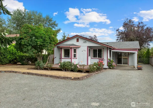 Photo 1 of Single family home for sale at 825 Livingston Bay Shore Dr, Camano Island, WA 98282 | MLS# NWM2566043 | Listing updated on 2026-09-23