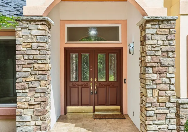Photo 2 of Single family home for sale at 16580 Se 58th Place, Bellevue, WA 98006 | MLS# NWM2566055 | Listing updated on 2026-10-03