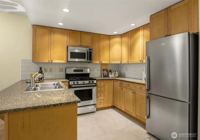Photo 3 of Sale Pending at 1420 Terry Ave #304, Seattle, WA 98101 | MLS# NWM2566080 | Listing updated on 2026-10-01