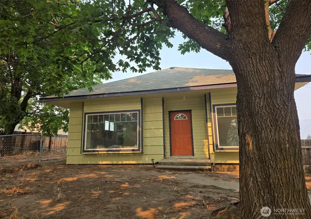 Photo 1 of Single family home for sale at 815 16th Avenue, Oroville, WA 98844 | MLS# NWM2566133 | Listing updated on 2026-09-25