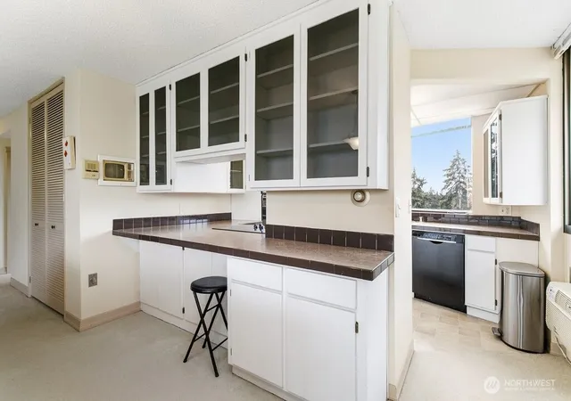 Photo 3 of Condo for sale at 1910 Evergreen Park Dr Sw #701, Olympia, WA 98502 | MLS# NWM2566165 | Listing updated on 2026-09-23