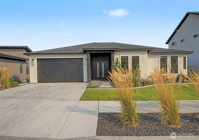 Photo 2 of Single family home for sale at 1405 W Lakeside Dr, Moses Lake, WA 98837 | MLS# NWM2566190 | Listing updated on 2026-10-03