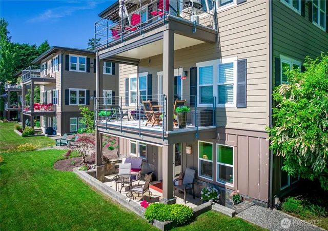 Photo 4 of Condo for sale at 9551 NE S Beach Dr #1A, Bainbridge Island, WA 98110 | MLS# NWM2566199 | Listing updated on 2026-09-23