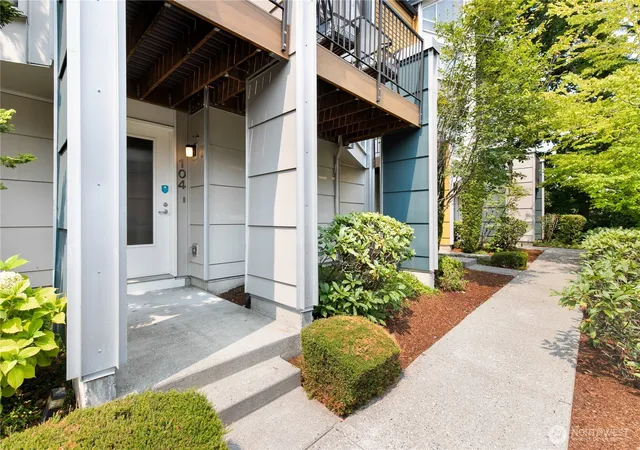 Photo 3 of Townhouse for sale at 15130 Ne 81st Way #104, Redmond, WA 98052 | MLS# NWM2566211 | Listing updated on 2026-09-23
