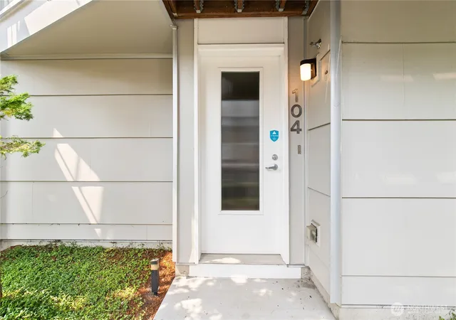 Photo 3 of Townhouse for sale at 15130 NE 81st Way #104, Redmond, WA 98052 | MLS# NWM2566211 | Listing updated on 2026-09-23
