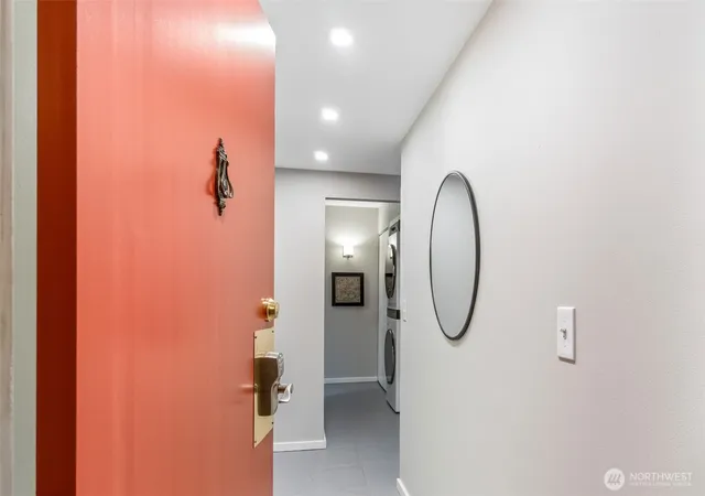Photo 2 of Condo for sale at 1120 8th Avenue #904, Seattle, WA 98101 | MLS# NWM2566229 | Listing updated on 2026-09-23